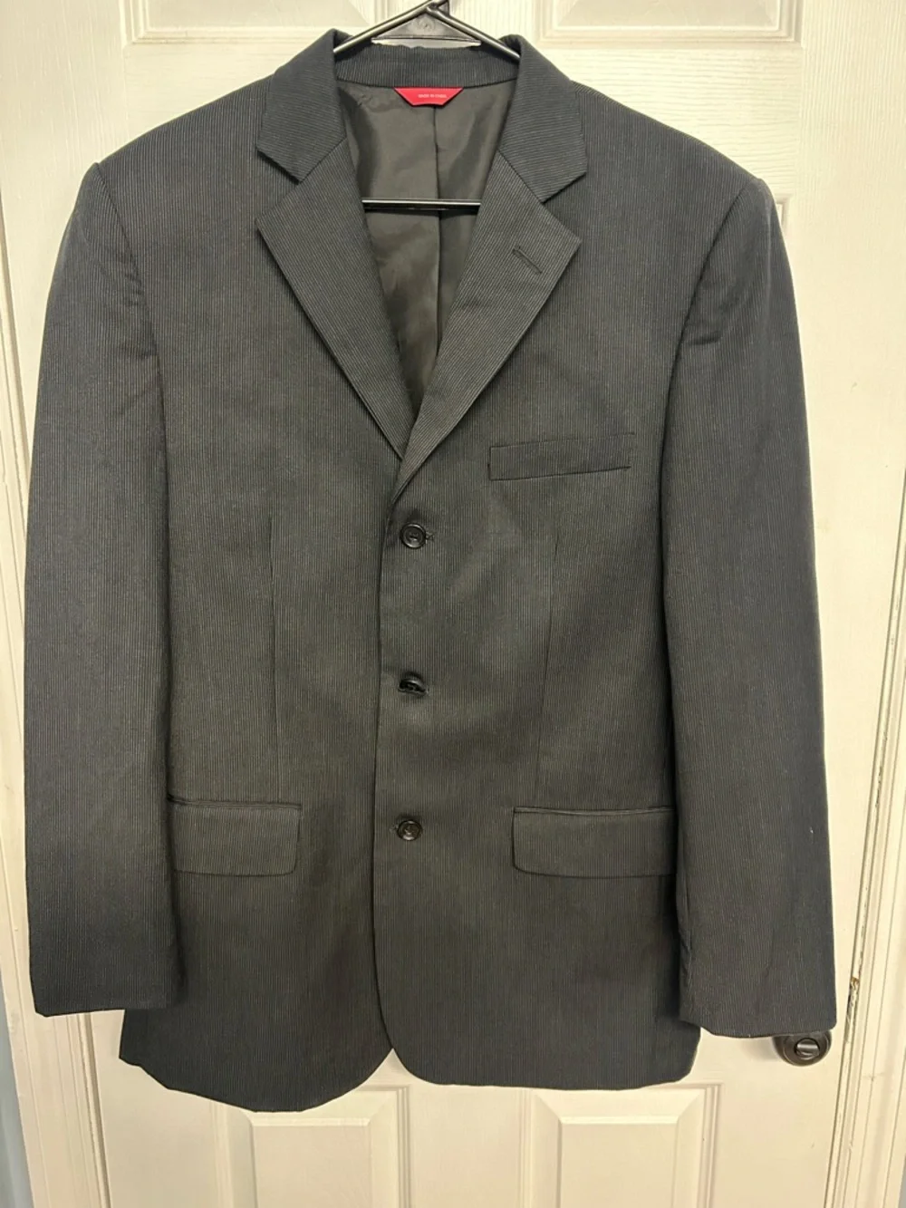 Classic Dark Gray Men's Three-Button Suit Jacket 42R
